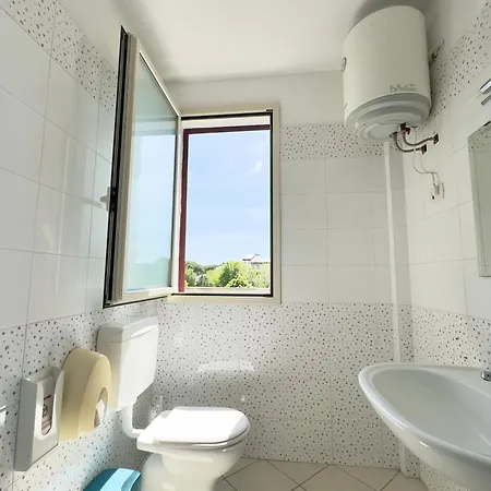 Apartment Raffaello 309, 3 Posti, Terrazzo, Free Park, Ricarica Auto Elettrica *